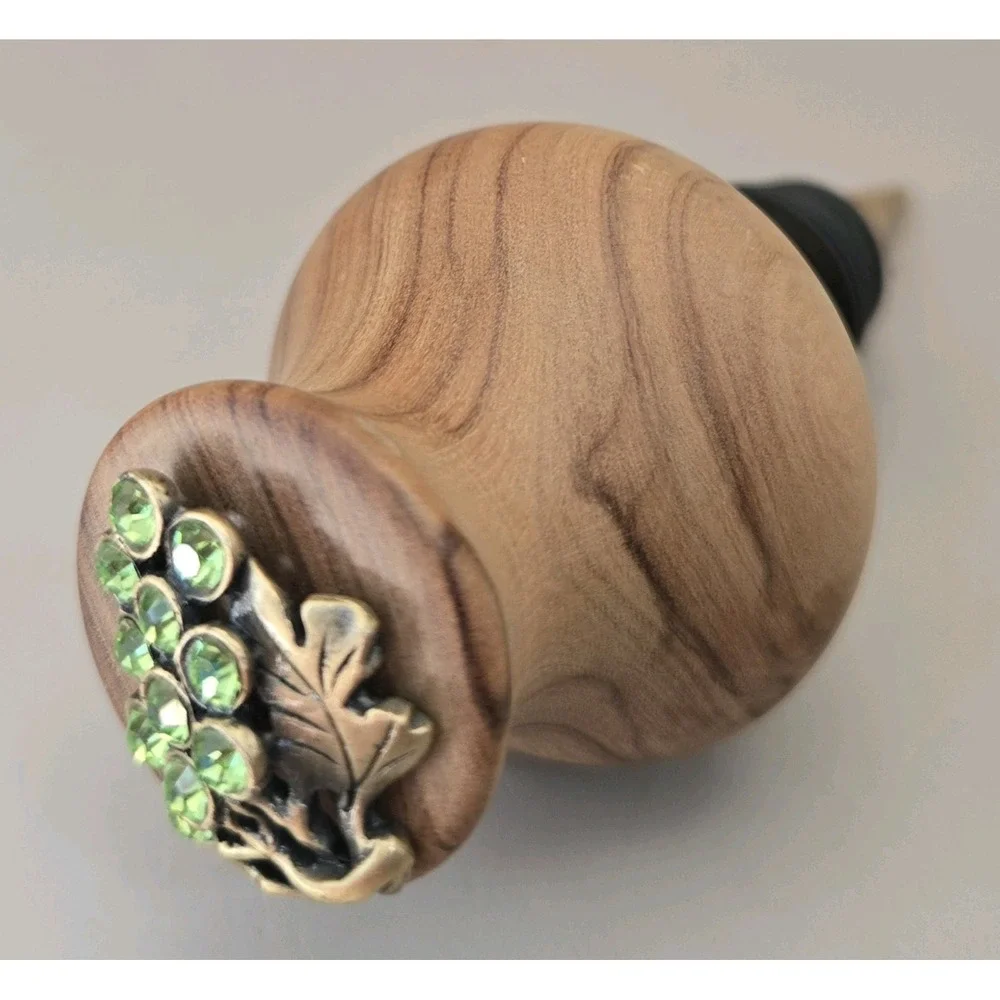 Wood‎ Wine Stopper Plug Green Grapes. Great Condition.